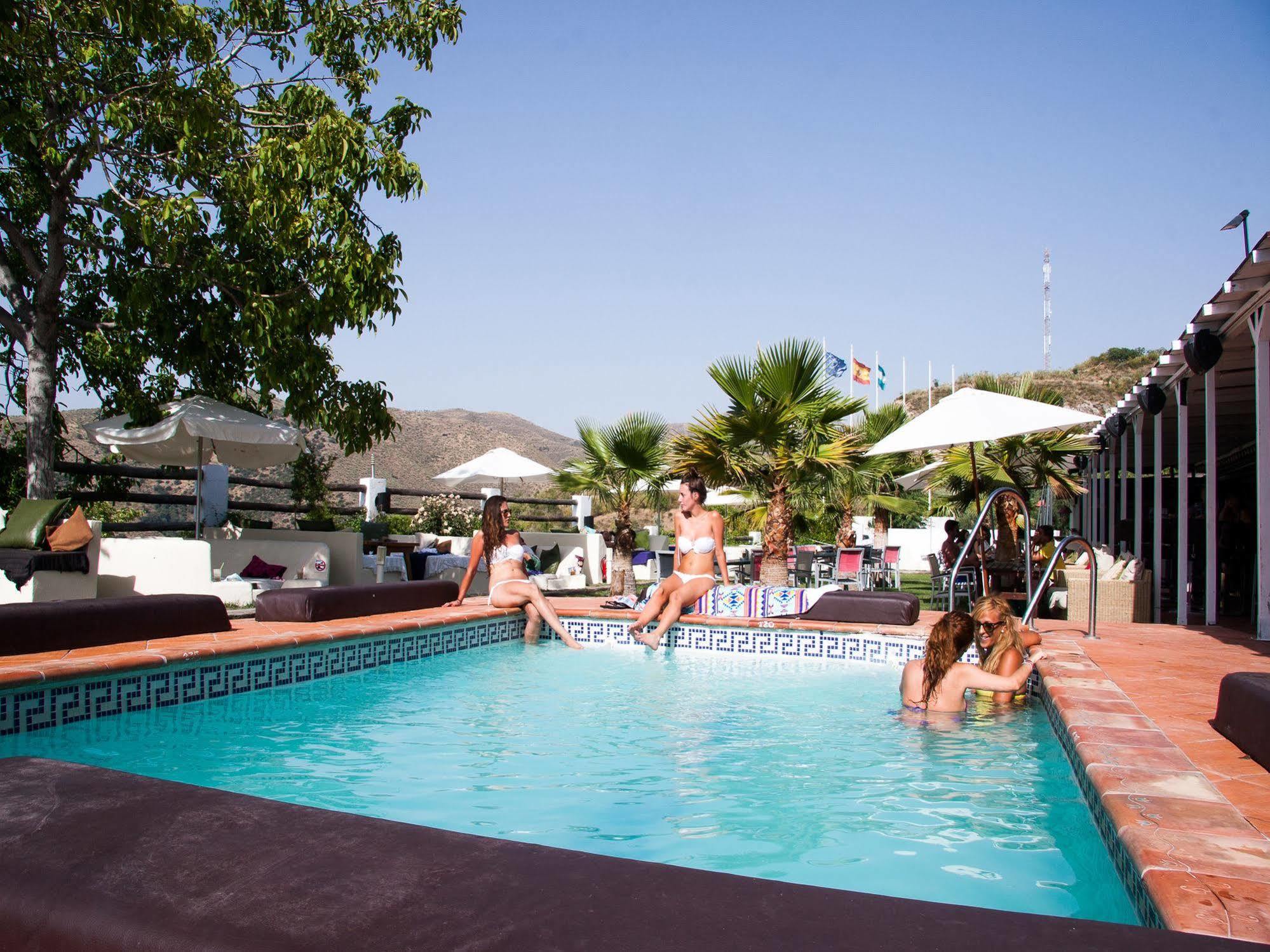 Fuente Del Lobo Glamping & Bungalows - Adults Only Пинос-Хениль Экстерьер фото