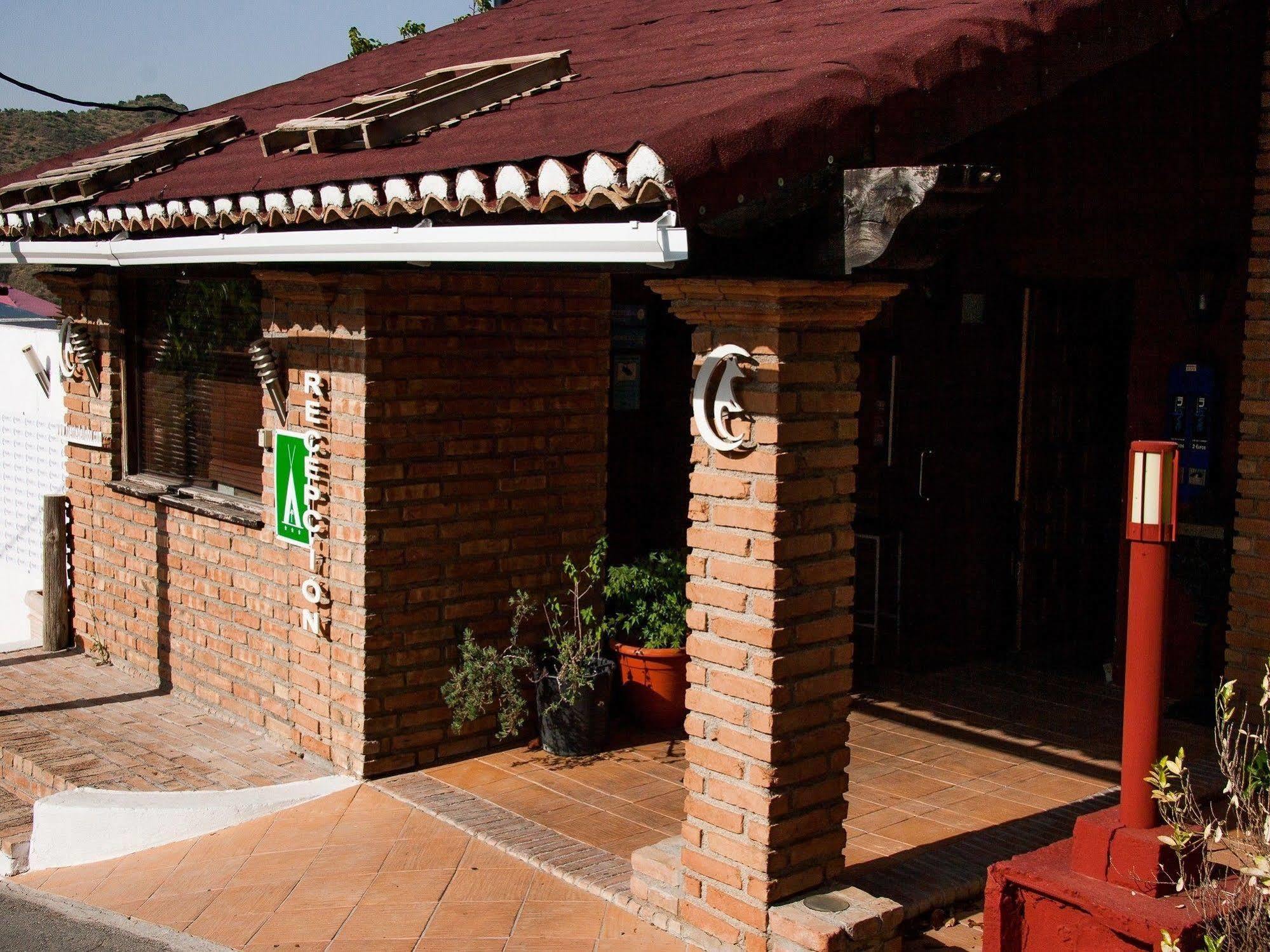 Fuente Del Lobo Glamping & Bungalows - Adults Only Пинос-Хениль Экстерьер фото