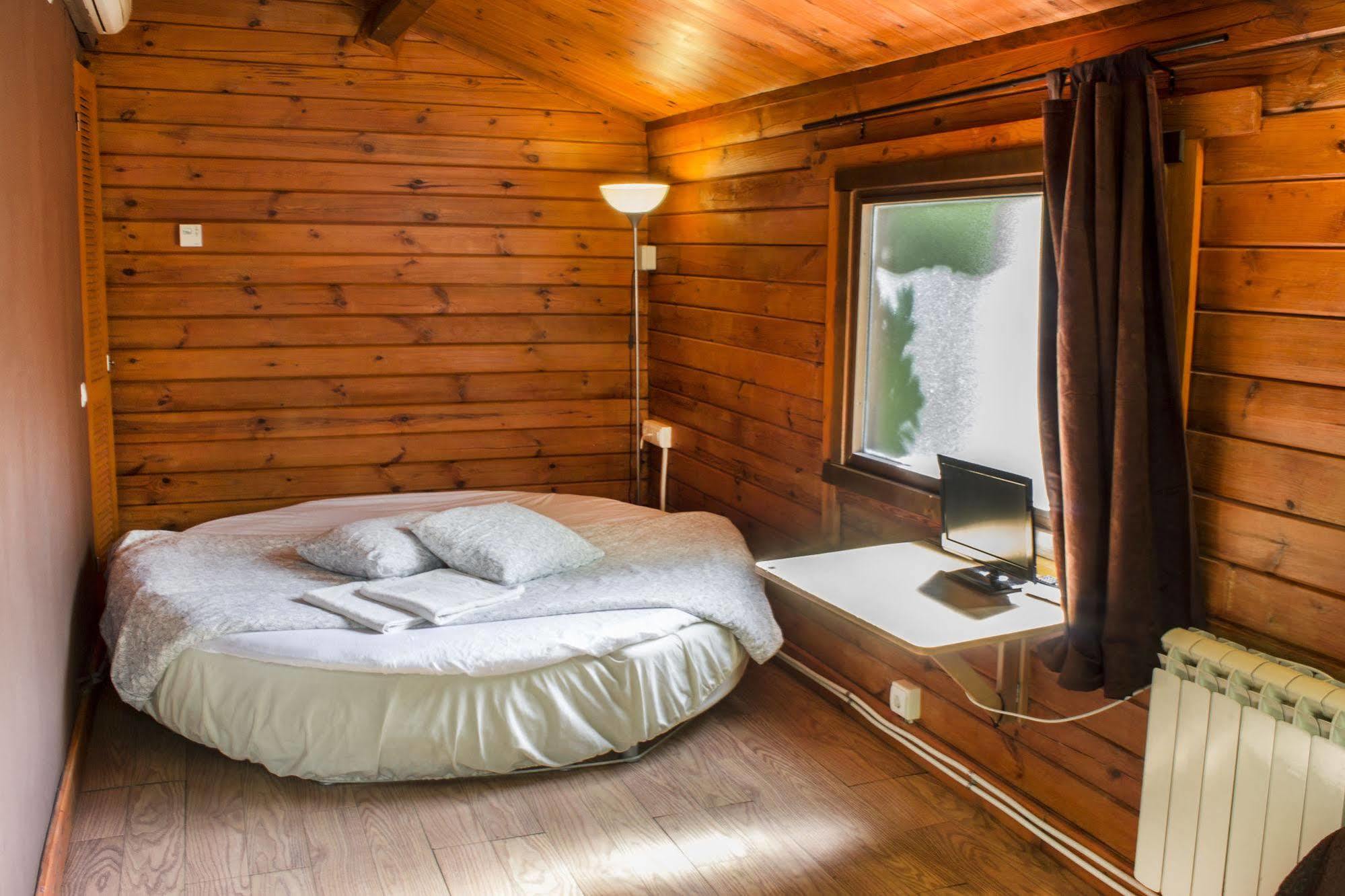 Fuente Del Lobo Glamping & Bungalows - Adults Only Пинос-Хениль Экстерьер фото