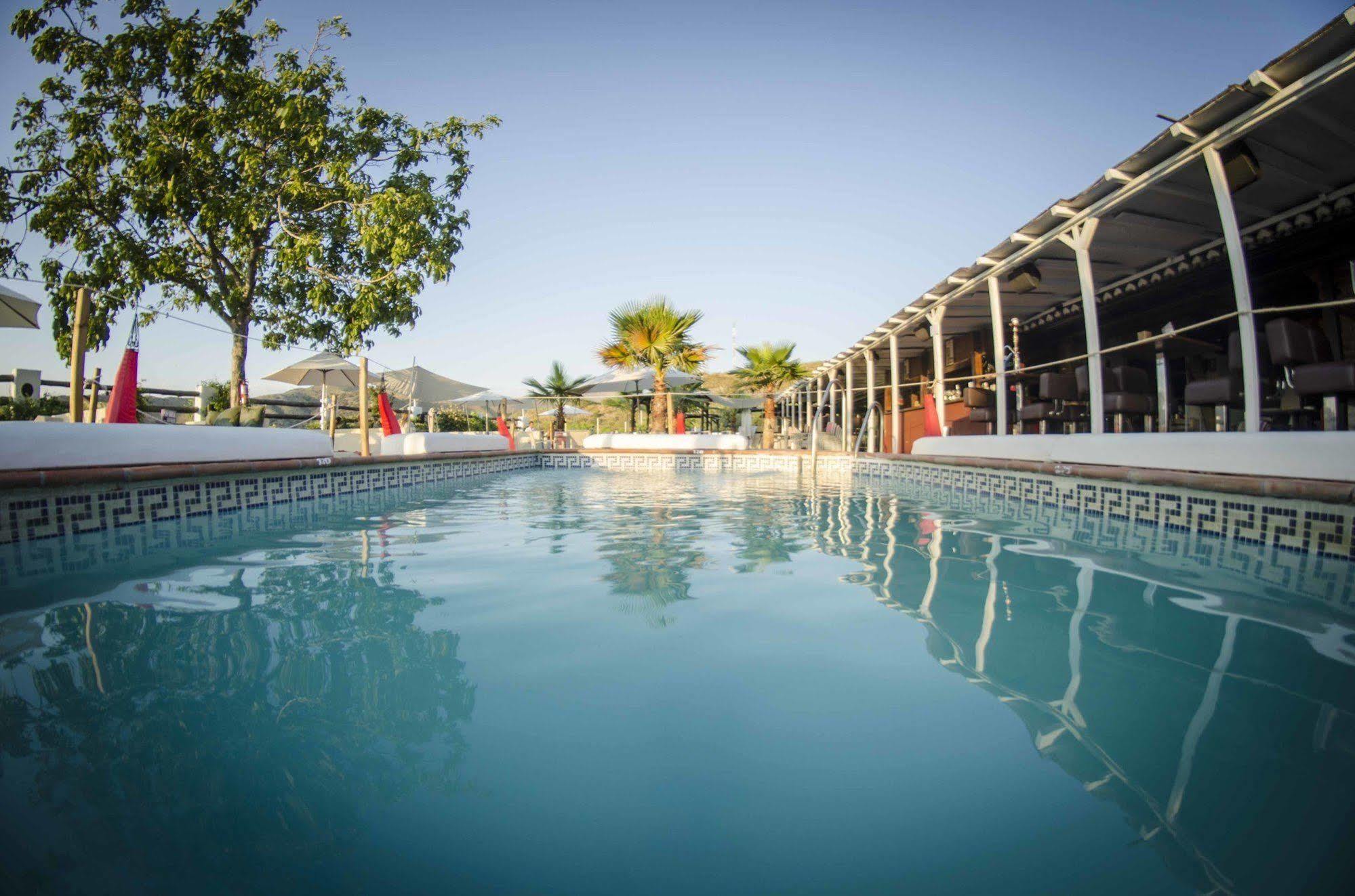 Fuente Del Lobo Glamping & Bungalows - Adults Only Пинос-Хениль Экстерьер фото